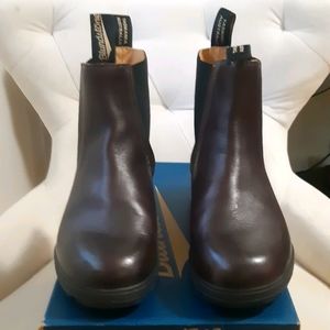 Women's size 8US Bulundstone boots